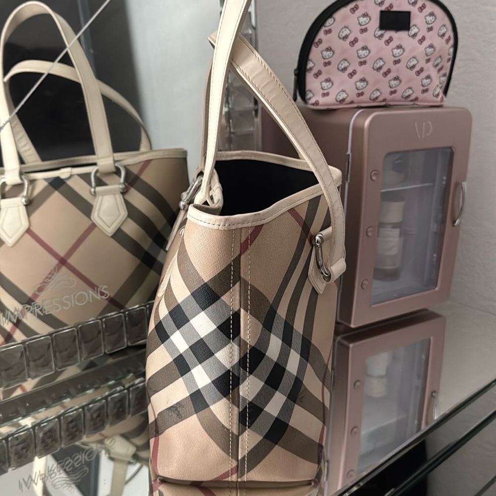 ♥️SOLD♥️BURBERRY Nova Check Tote 100% AUTHENTIC - Picture 4 of 12